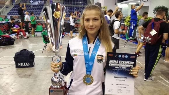 14 годишната Екатерина Иванова стана световна шампионка по кик бокс стил