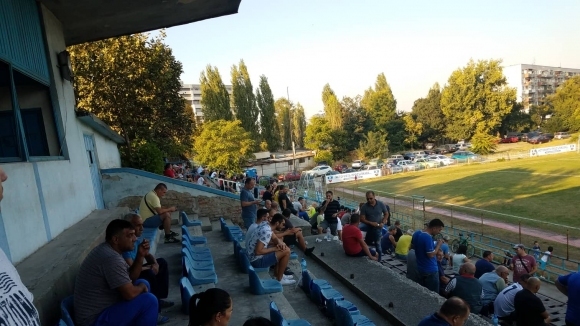 От дълги години трибуните на стадион Тодор Диев в Пловдив