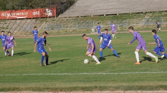 В новото първенство в групата бяха включени отборите на Локомотив