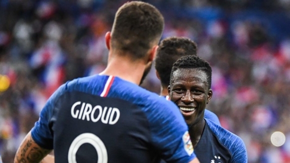 Футболистът Бенжамен Менди често демонстрира страстта си към модата Направи