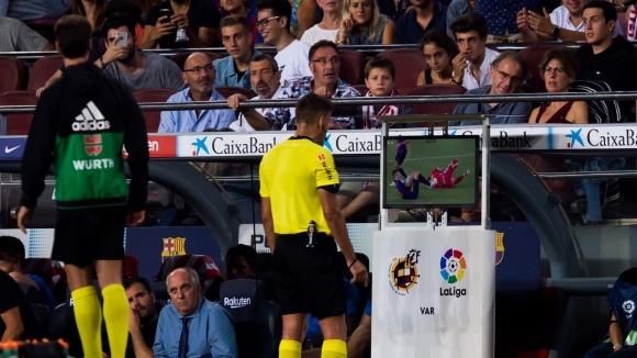 След червения картон на Клеман Ленгле от Барселона в равенството