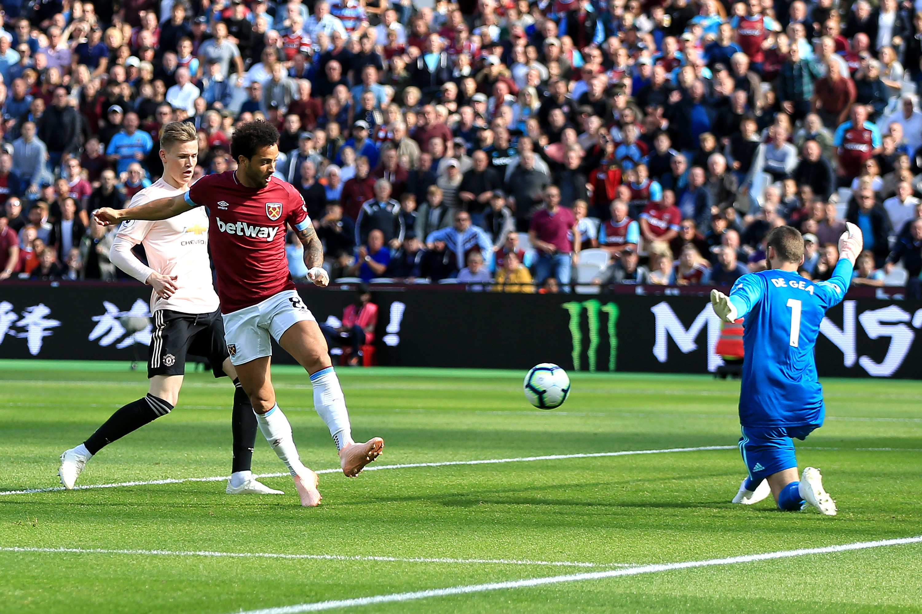 След седмица на скандали и отпадане от Купата на Лигата