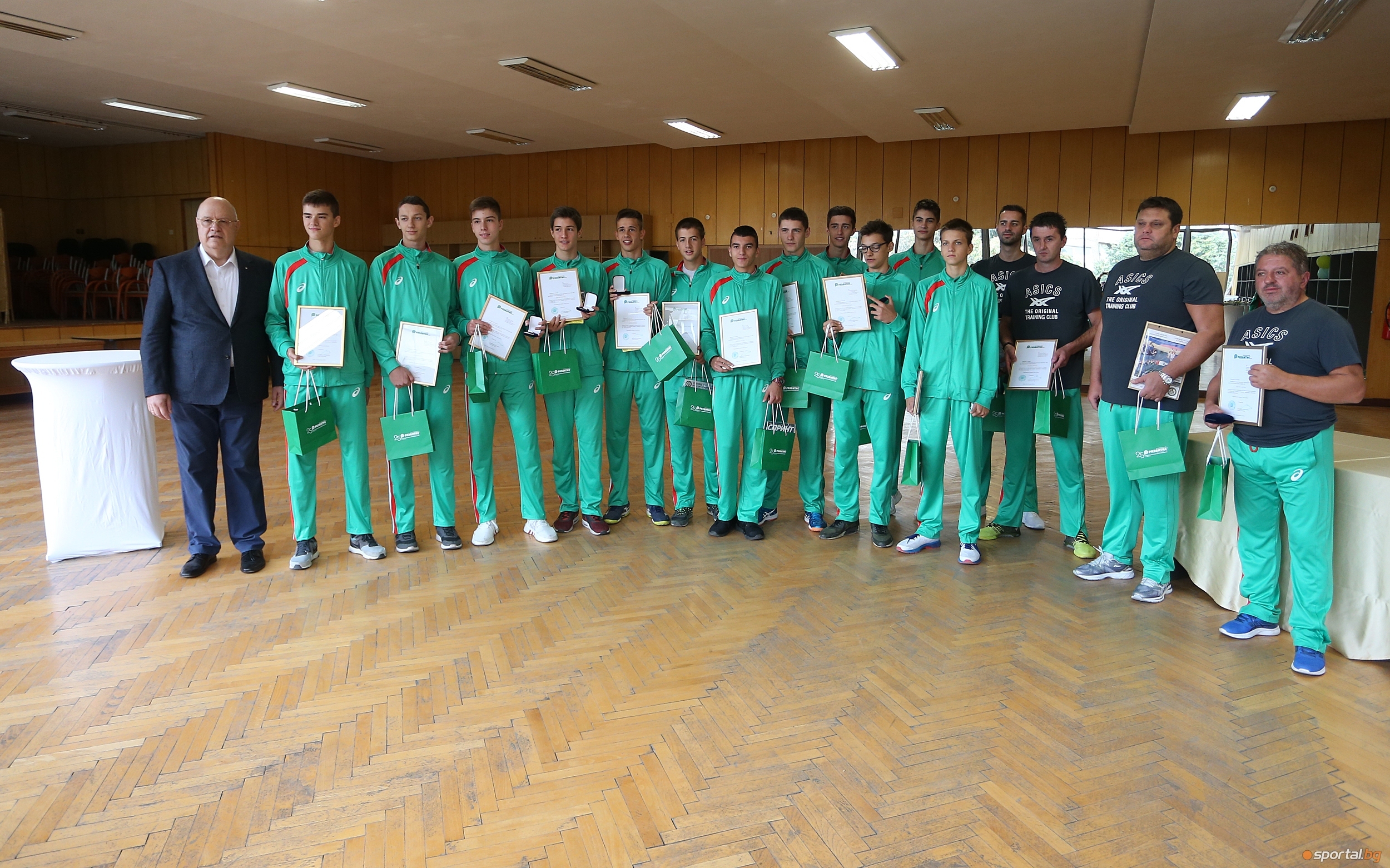 Волейболистите от националния отбор на България за момчета под 17