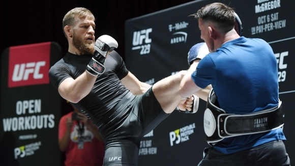 Конър Макгрегър и Хабиб Нурмагомедов проведоха открити тренировки пред фенове