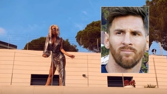 Фолк дивата Андреа видя от близо къщата на футболната звезда