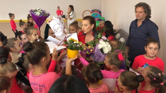 Президентът на БФХГ Илиана Раева посети новата зала на клуб