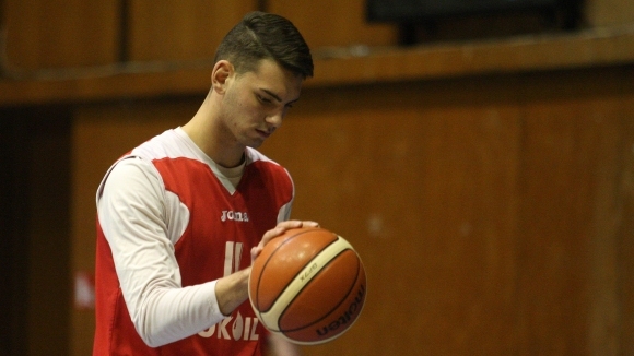 Младата селекция на Академик София буквално нокаутира Ямбол в първата