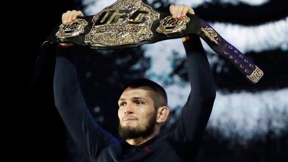 Шампионът на UFC в лека категория Хабиб Нурмагомедов изглежда отговори