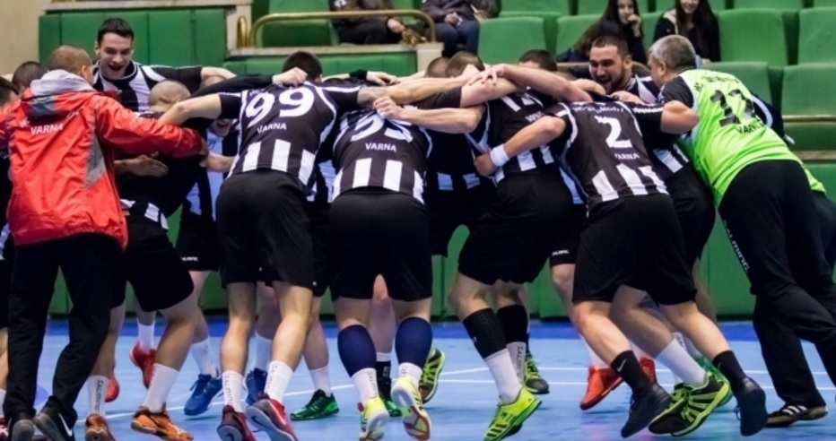Хандбалистите на Локомотив (Варна) продължават историческата си победна серия в