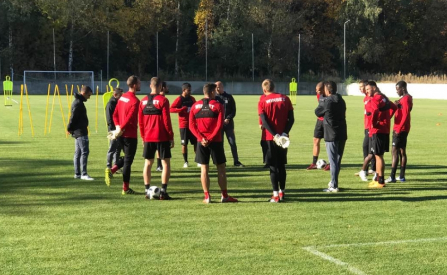 След тридневна почивка футболистите на ЦСКА София подновиха тренировки на базата