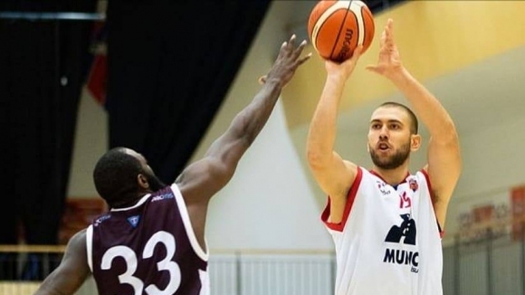 Българският баскетболист Алекс Симеонов изигра силен мач при загубата на