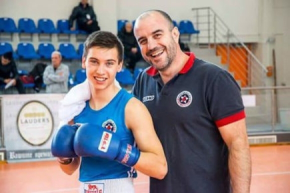 Още един медал си осигуриха българските боксьори от Европейското първенство