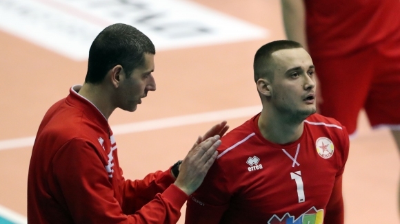 Треньорът на волейболния ЦСКА Александър Попов продължава с битката за