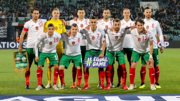 Цели шестима футболисти на България получиха жълти картони в мача