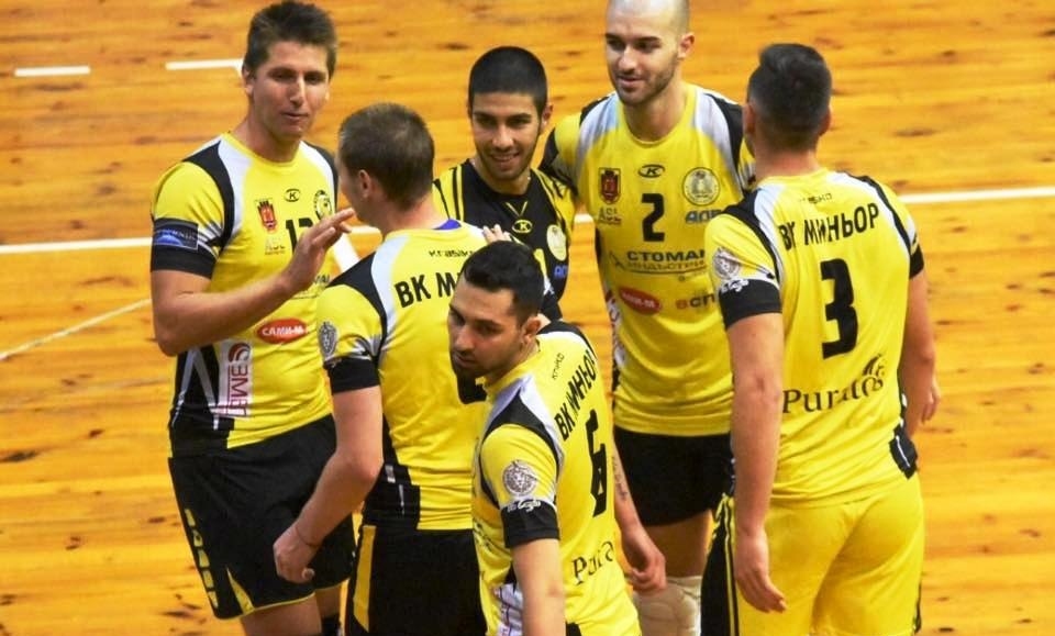 Мъжкият волейболен отбор на Миньор (Перник) надигра като домакин новака