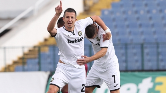 Отборите на Славия и Септември слагат началото на съботната програма