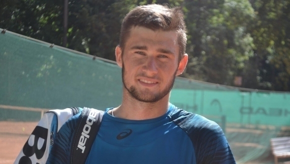 Българинът Габриел Донев отпадна на полуфиналите на турнира по тенис