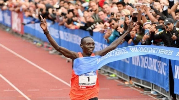 Лорънс Чероно спечели маратона на Амстердам при мъжете поставяйки нов