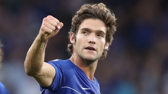 Защитникът на Челси Маркос Алонсо подписа нов договор който ще