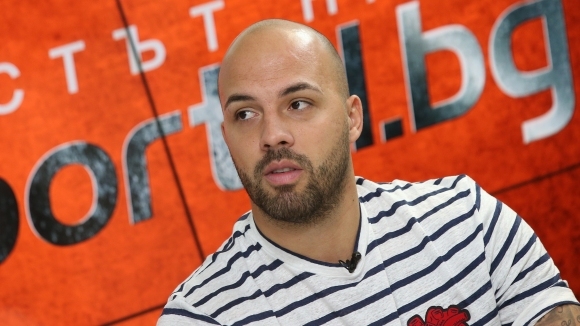 Българският вратар Николай Михайлов започна тренировки със Славия научи Sportal bg