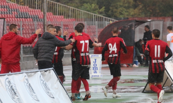 Отборът на Локомотив (София) победи с 2:0 Пирин в мач