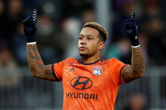 Мемфис Депай се превърна в герой за Лион при гостуването