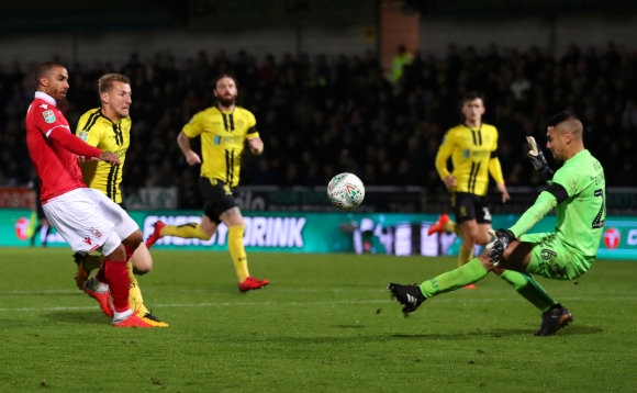 Третодивизионният Бъртън Албиън и българският вратар Димитър Евтимов продължиха блестящото