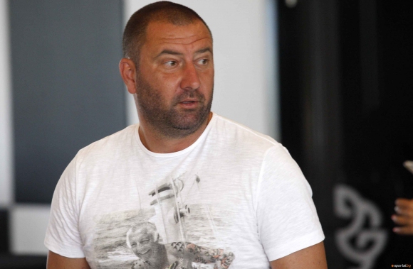 Бившият спортен директор на Ботев Пловдив Александър Александров Кривия е решил