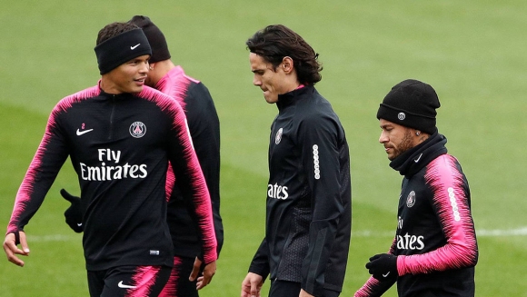 Нападателят на Пари Сен Жермен Единсон Кавани ще може да