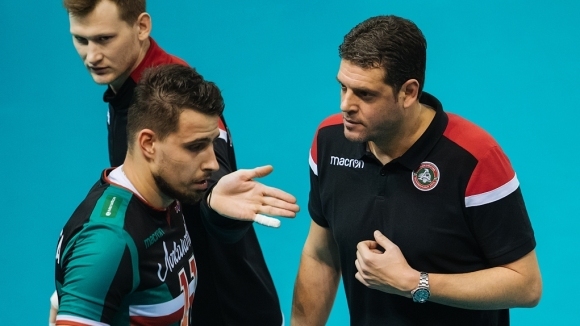 Отборът на Локомотив Новосибирск който е воден от Пламен Константинов