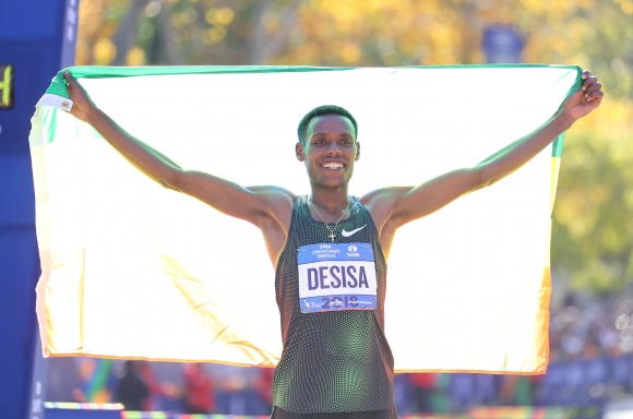 Лелиса Десиса от Етиопия спечели лекоатлетическия Маратон на Ню Йорк