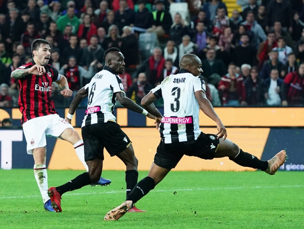 Големият герой за Милан в мача с Удинезе Алесио Романьоли