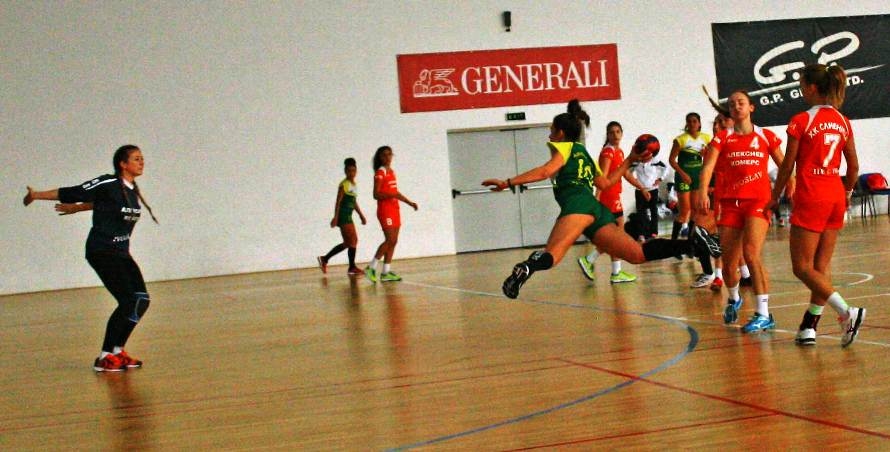 Хандбалистките на Cвилeнгpaд бяxa c лaca нaд Hии cпopт Cливницa