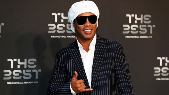 Роналдо се Асис Морейра по известен като Роналдиньо е изправен пред