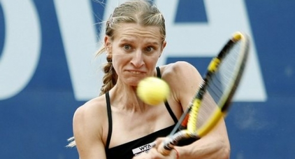 Българката Сесил Каратанчева се класира за четвъртфиналите на двойки на