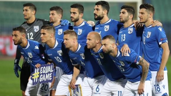 Седем нови имена включи селекционерът на кипърския национален отбор по