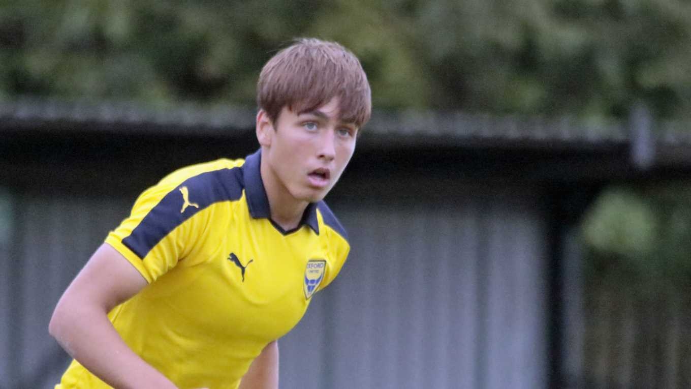 17 годишният българин Слави Спасов е подписал договор с Оксфорд Юнайтед