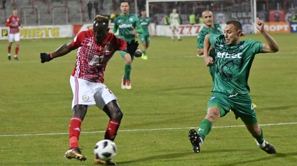 Нападателят на ЦСКА София Али Соу няма да е част от