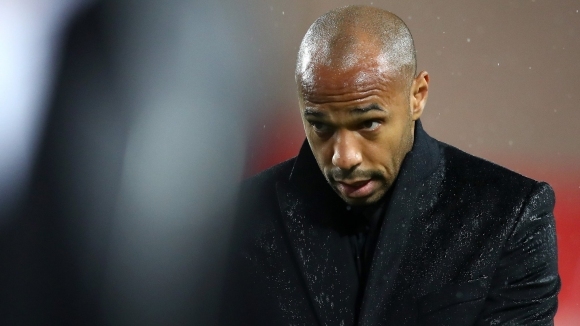 Ръководството на Монако защити клубния старши треньор Тиери Анри Това