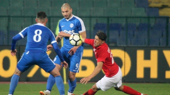 Юношата на Локомотив Пловдив Георги Чукалов официално е футболист на