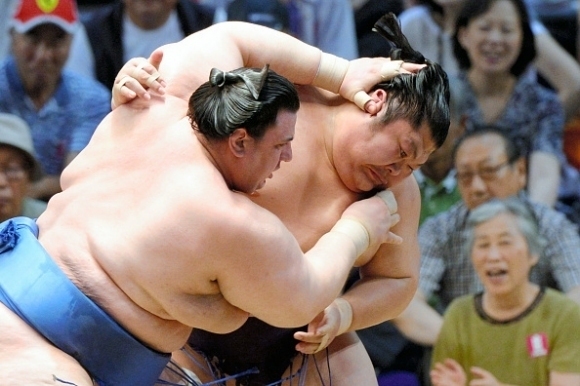 Българският сумист Даниел Иванов Аоияма постигна първа победа на