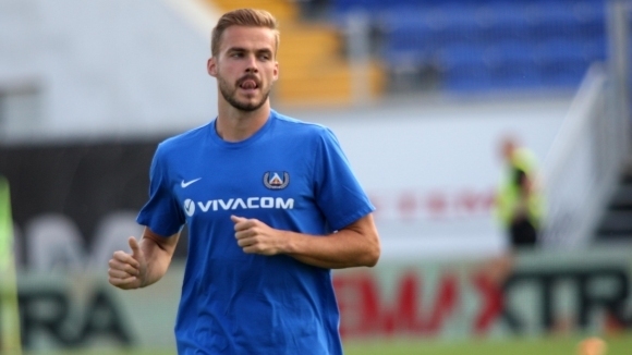 Централният защитник на Левски Холмар Ейолфсон претърпя днес успешна операция