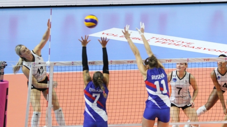 Капитанката на националките Христина Русева и нейният THY Истанбул записаха