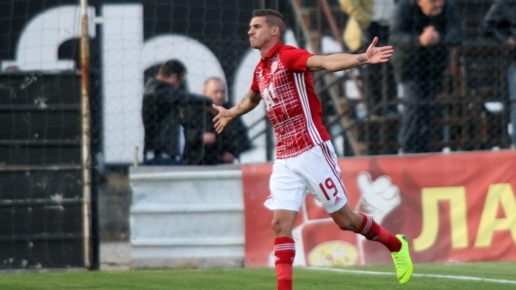 Холандският гранд ПСВ Айндховен проявява сериозен интерес към крилото на