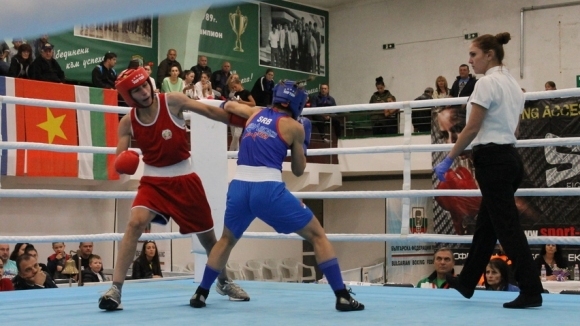 Българските боксьорки започнаха с успех участието си на световното първенство