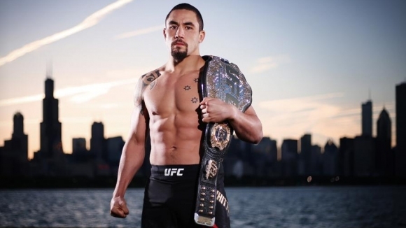 Шампионът в средна категория на UFC Робърт Уитакър стана спортист