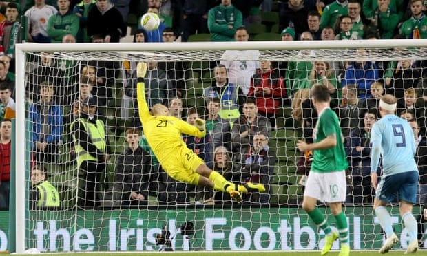 Вратарят Дарън Рандолф спаси Ейре от домакинска загуба в приятелската