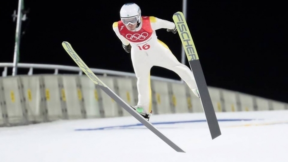 Водещият български ски скачач Владимир Зографски ще открие днес сезона