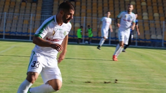 Наставникът на Нефтохимик Диян Петков няма да може да разчита