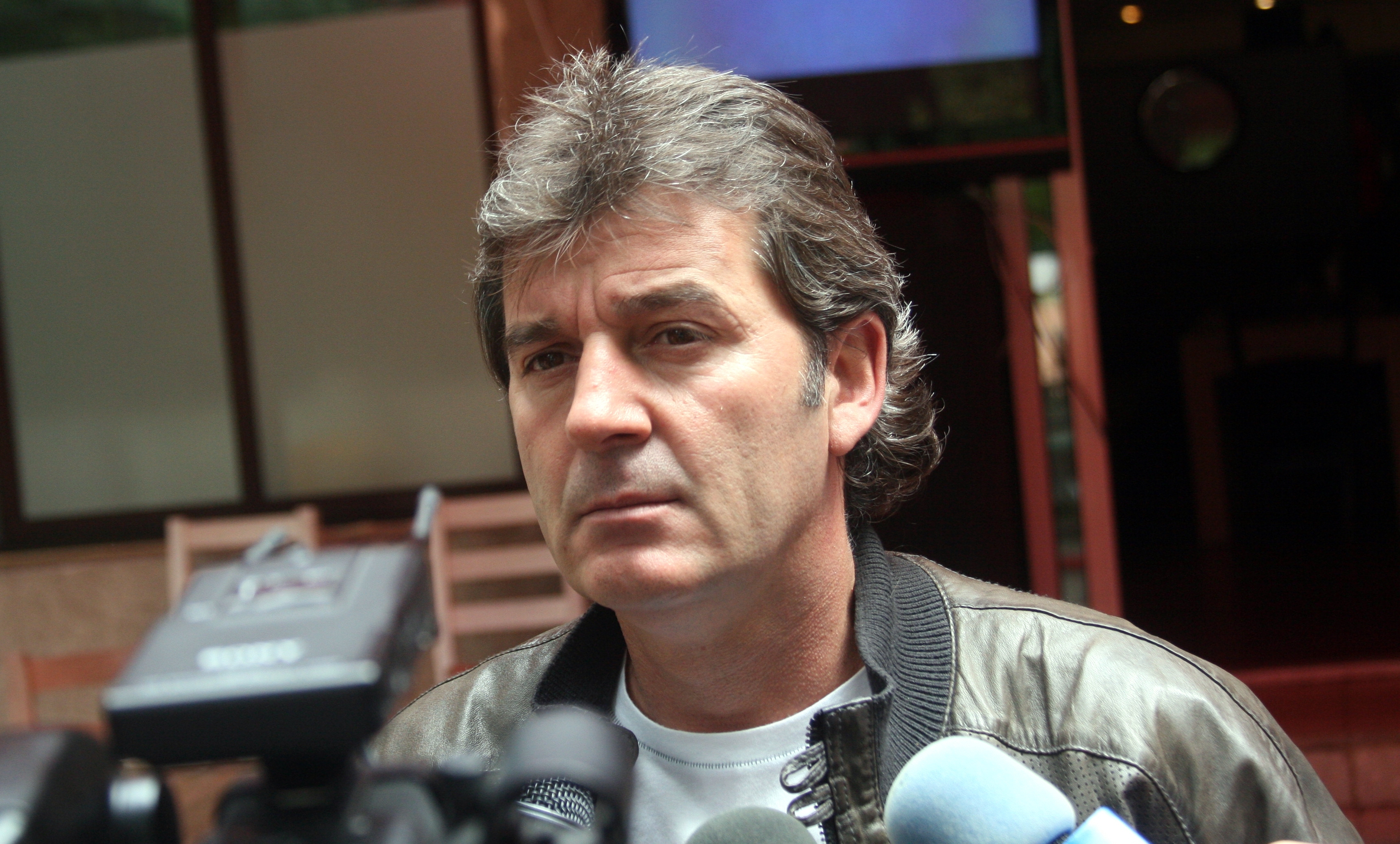 Легендата на българския футбол Емил Костадинов поиска пълен стадион за